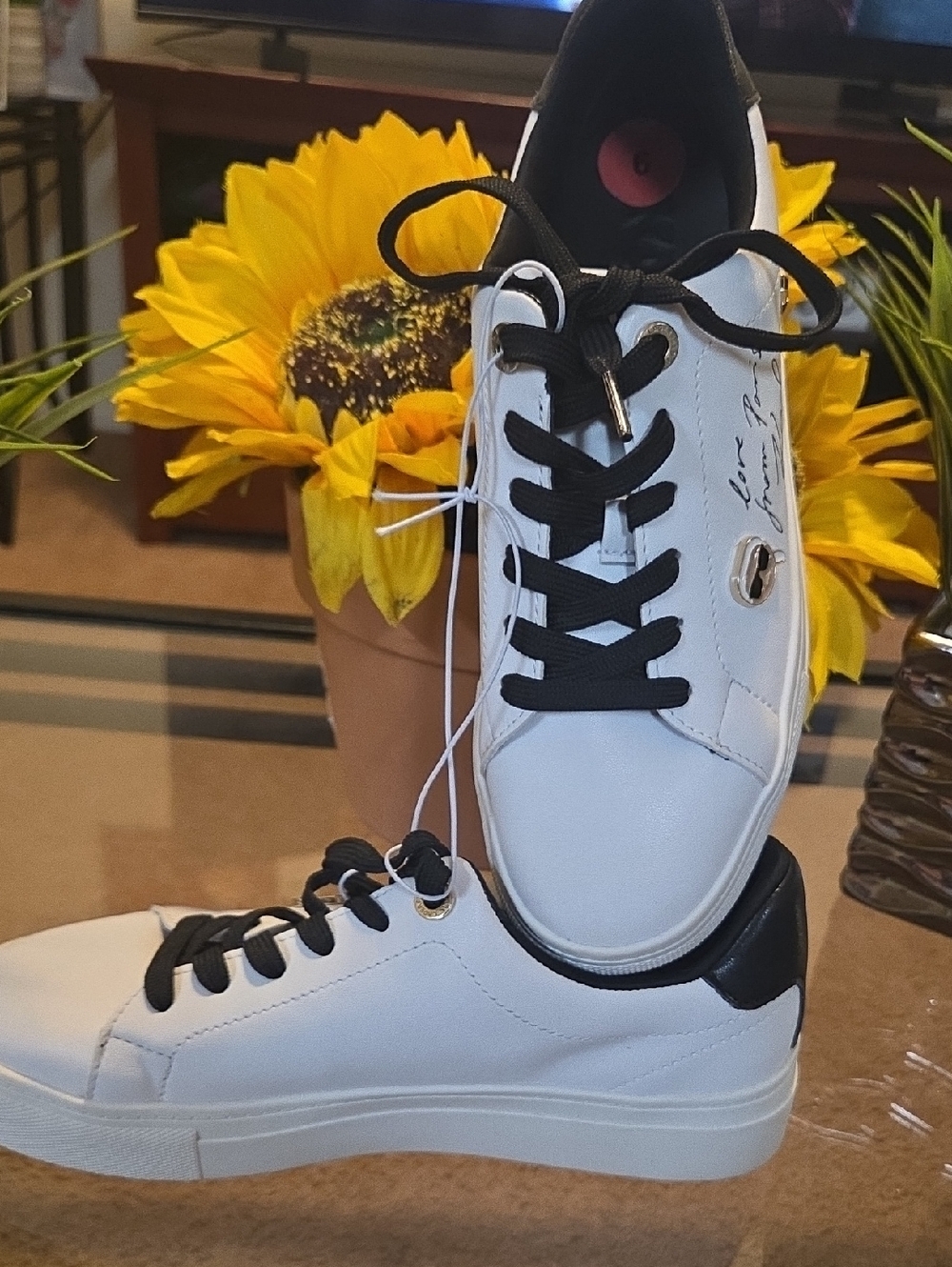 Karl Lagerfeld White and Black Signature Low-Top Sneakers - Picture 4 of 4